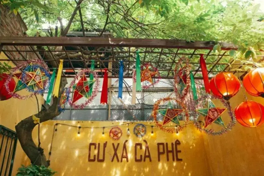 Trang trí trung thu của quán Cư Xá Cà Phê