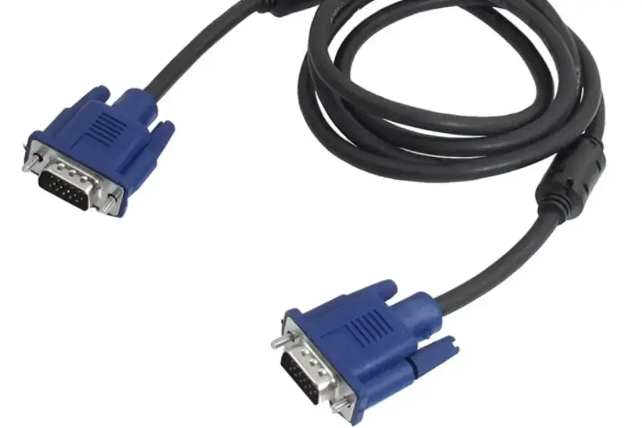 Cắm khít 2 giắc cắm của cáp VGA vào 2 ổ cắm trên máy tính và máy chiếu