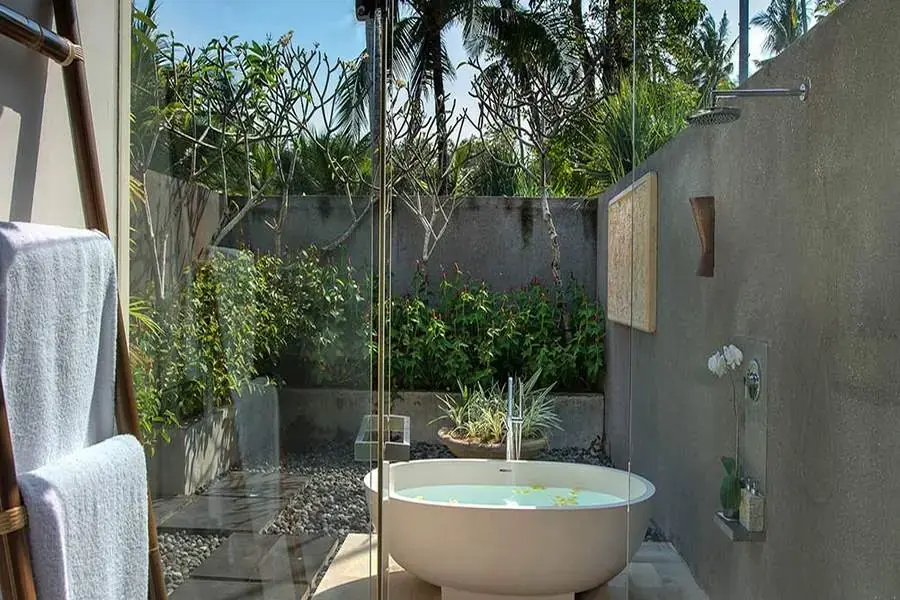 Tạo điểm nhấn cho căn nhà bằng bồn tắm ngoài trời