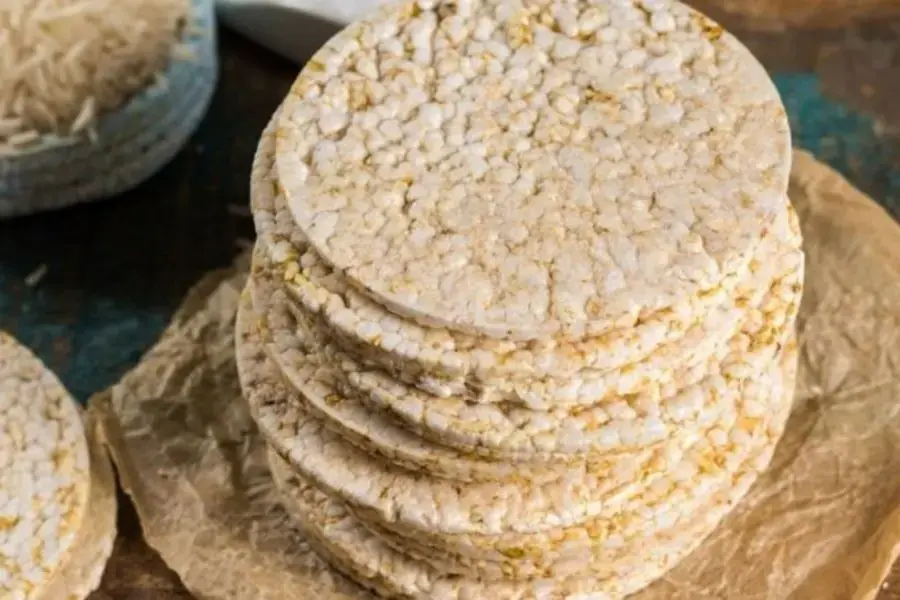 Một chiếc bánh gạo lứt thông thường (30g) có thể cung cấp khoảng 100-150 calo.