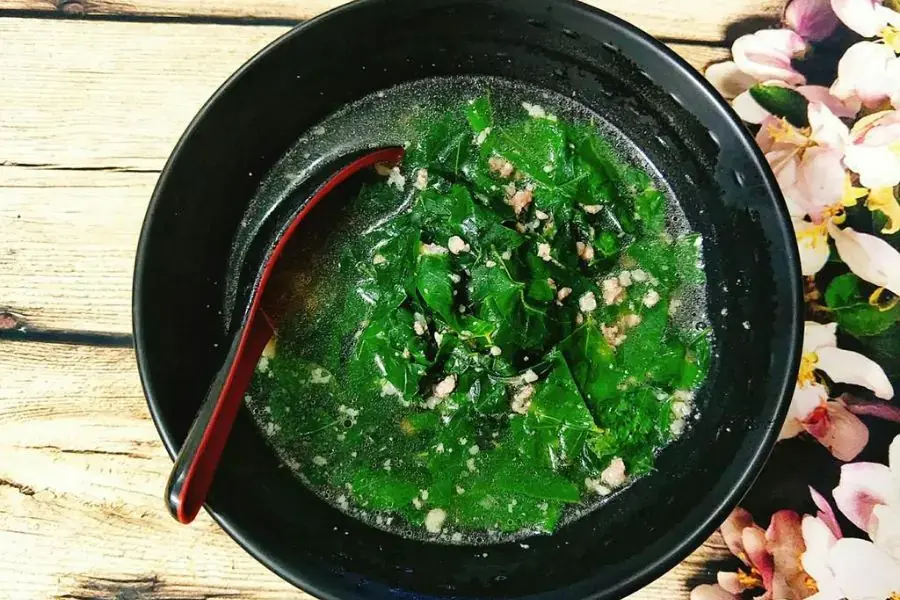Món canh rau ngót nấu cùng tôm thịt thơm ngon