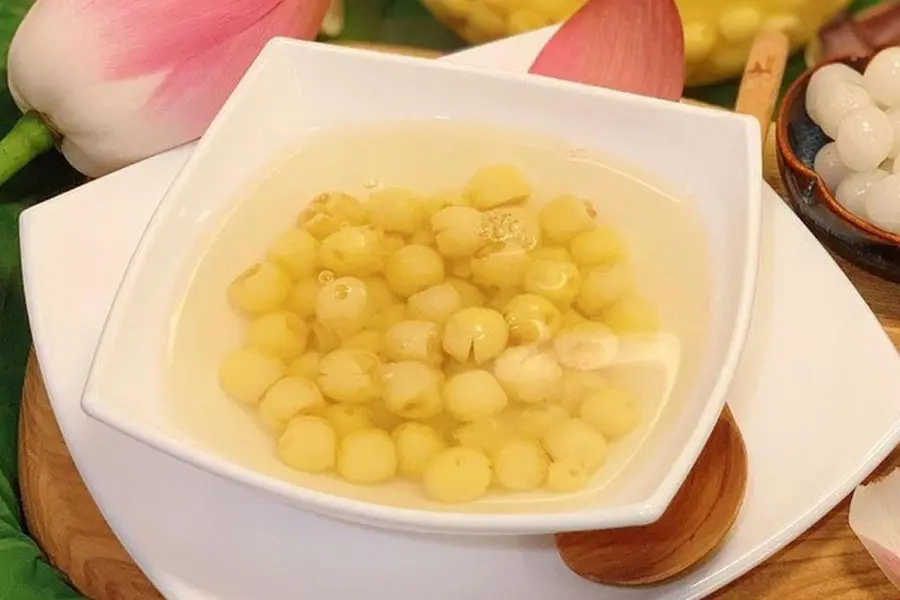 Bát chè hạt sen thơm ngon bổ dưỡng và tốt cho sức khỏe.