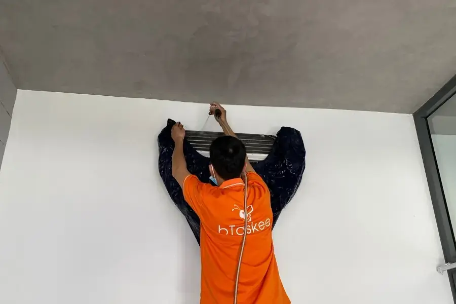 Tasker vệ sinh máy lạnh.