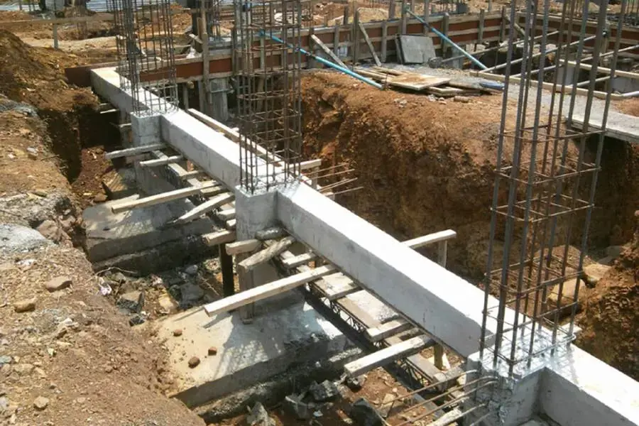 Móng cọc thường được xây trên nền đất yếu 