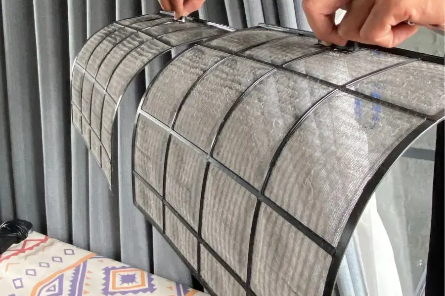 Điều hòa bị bẩn cũng gây nên tình trạng nháy đỏ