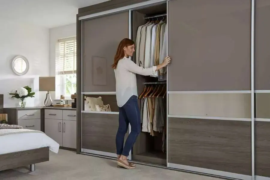 Hiện nay tủ cánh lùa được sử dụng khá phổ biến vì giúp tiết kiệm không gian phòng