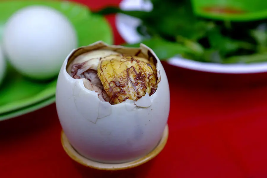 Trứng vịt lộn không phải là món ăn phù hợp với tất cả mọi người.
