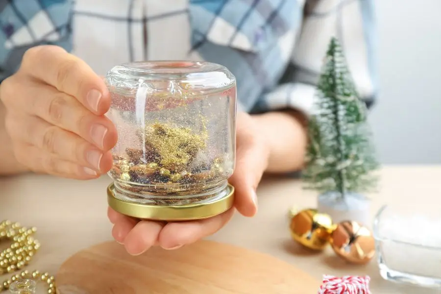 Tặng bạn bè, người thân mẫu quả cầu thủy tinh trong suốt, xinh lung linh.