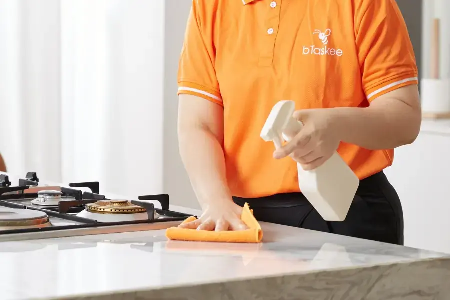 Dọn dẹp nhà bếp giúp không gian trở nên sáng sủa hơn, mang lại vận may cho gia chủ. 