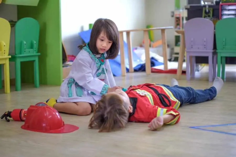 Cách bố trí các góc trong lớp học mầm non theo chủ đề lính cứu hỏa.