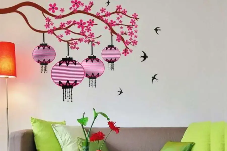 Decal dán tường sẽ làm không gian trở nên sinh động và đa dạng màu sắc.