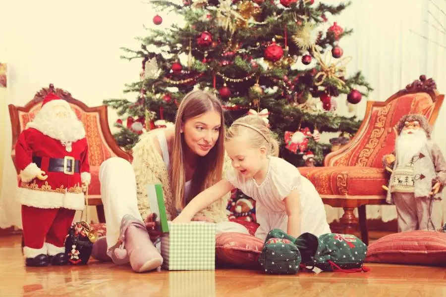 Tận hưởng không khí lễ hội, tạo nên bức ảnh tràn đầy niềm vui.