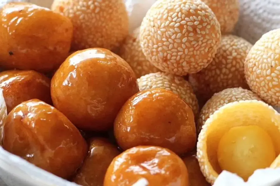 Các loại bánh rán là món quà vặt chiều phổ biến tại các văn phòng