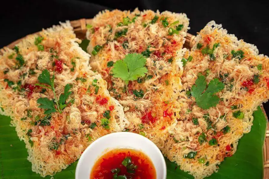Món cơm cháy chà bông giòn tan, mặn ngọt hài hòa