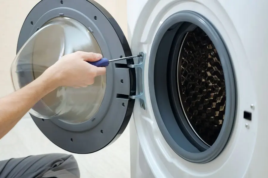 Máy giặt Toshiba lỗi E3 có thể do công tắc cửa đã bị hỏng.