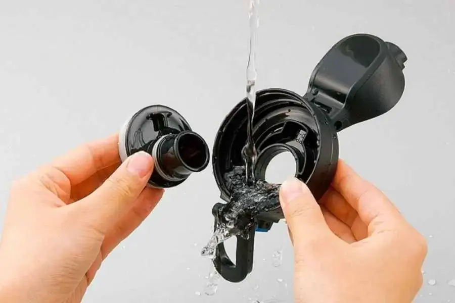 Vệ sinh bình giữ nhiệt thường xuyên tránh mùi hôi, ẩm mốc
