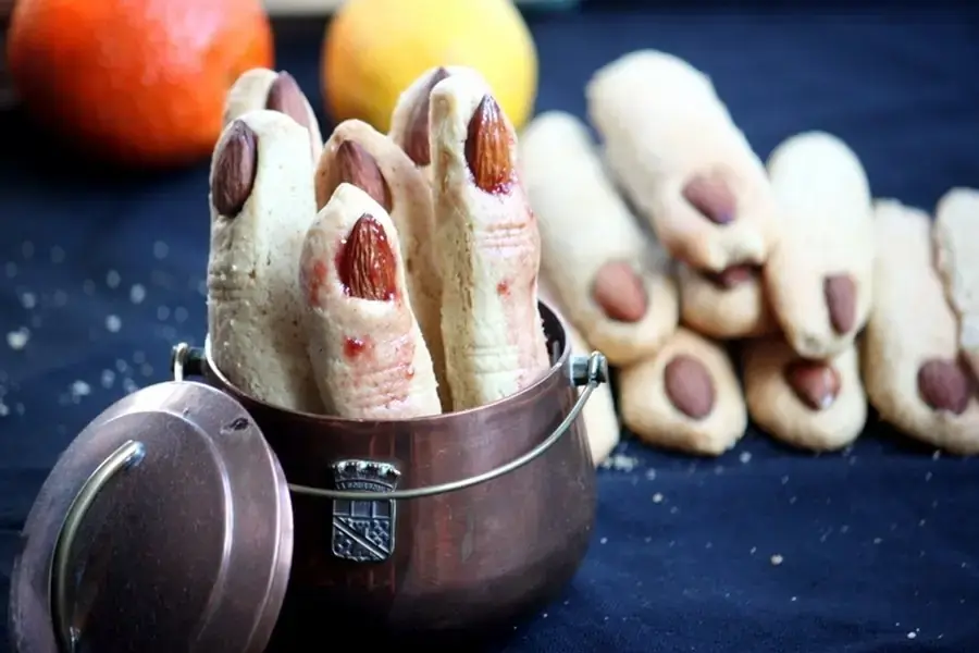 Những chiếc bánh Halloween trông như những “ngón tay” thật