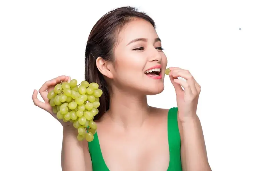 Ăn quá nhiều nho sẽ gây thừa cân, béo phì.