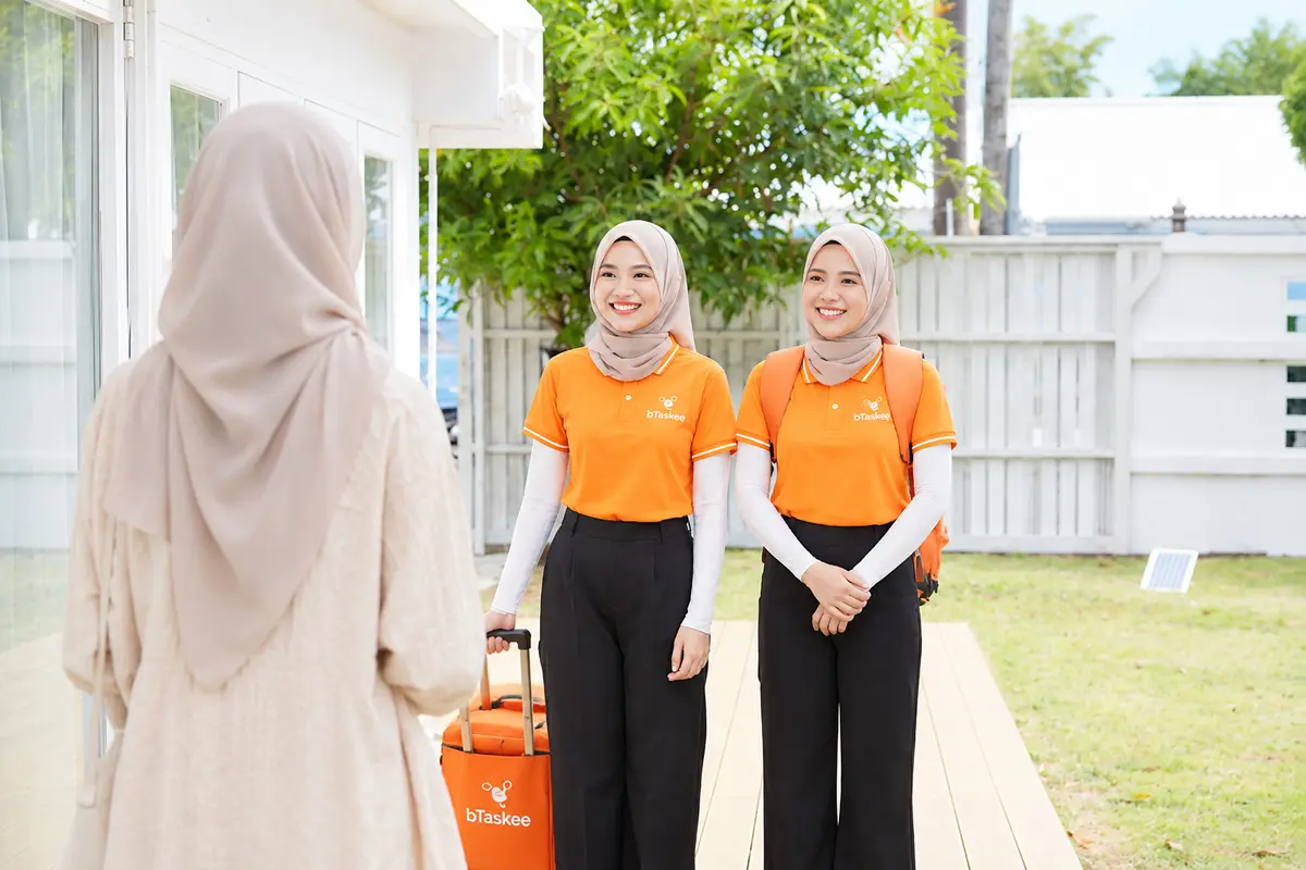 A bTaskee Tasker providing home cleaning services in Malaysia — Source: bTaskee Malaysia