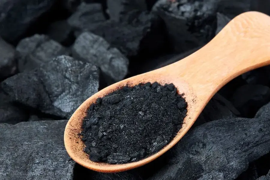Hoạt tính carbon trong than củi giúp khử mùi sơn gỗ (Nguồn: pinterest.es)