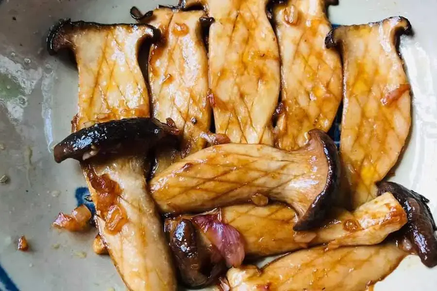 Cơm nát nấm đùi gà hầm dai dai bắt vị