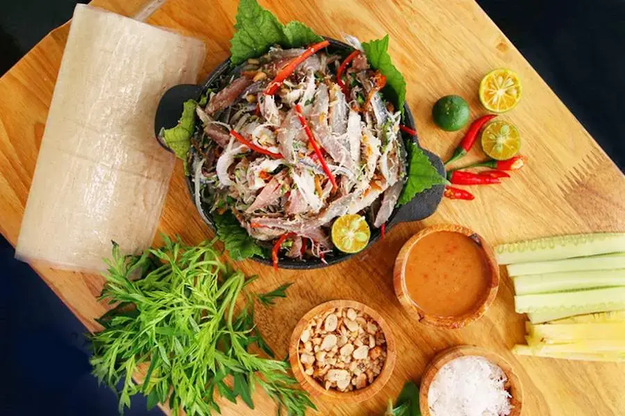 Gỏi cá trắm giải nhiệt mùa hè cho gia đình.