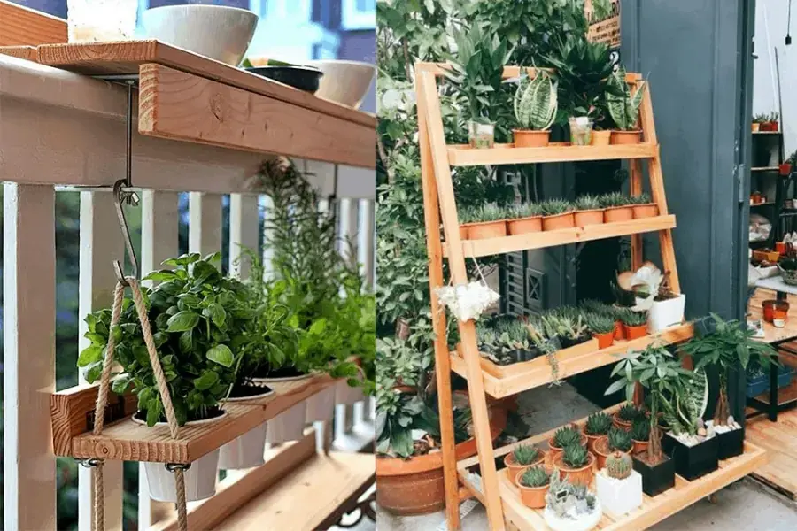 Trang trí ban công với kệ gỗ đặt chậu cây
