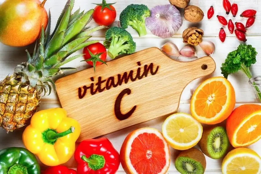 Sử dụng thực phẩm chứa vitamin C để se khít lỗ chân lông.