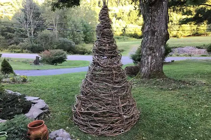 Bạn có trang trí Noel handmade với một cây thông siêu lớn như thế này.