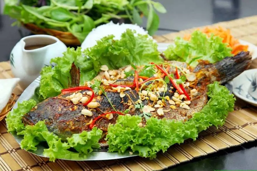 Món cá song nướng giấy bạc thơm ngon và bắt mắt.