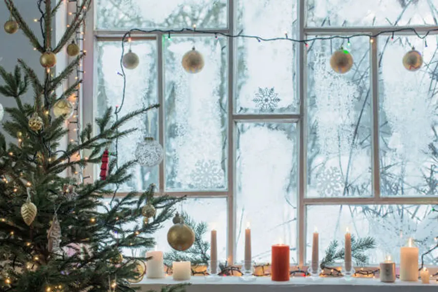 Mẫu trang trí khung cửa Noel đẹp mắt.