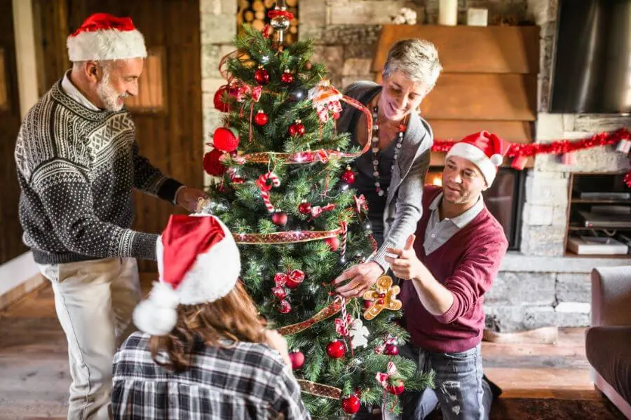 Cùng nhau decor cây thông Noel cho mùa lễ Giáng Sinh ấm áp.