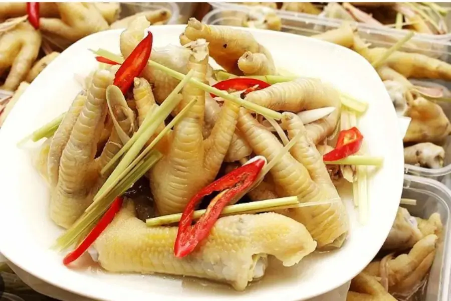 Món chân gà ngâm sả ớt cay giòn