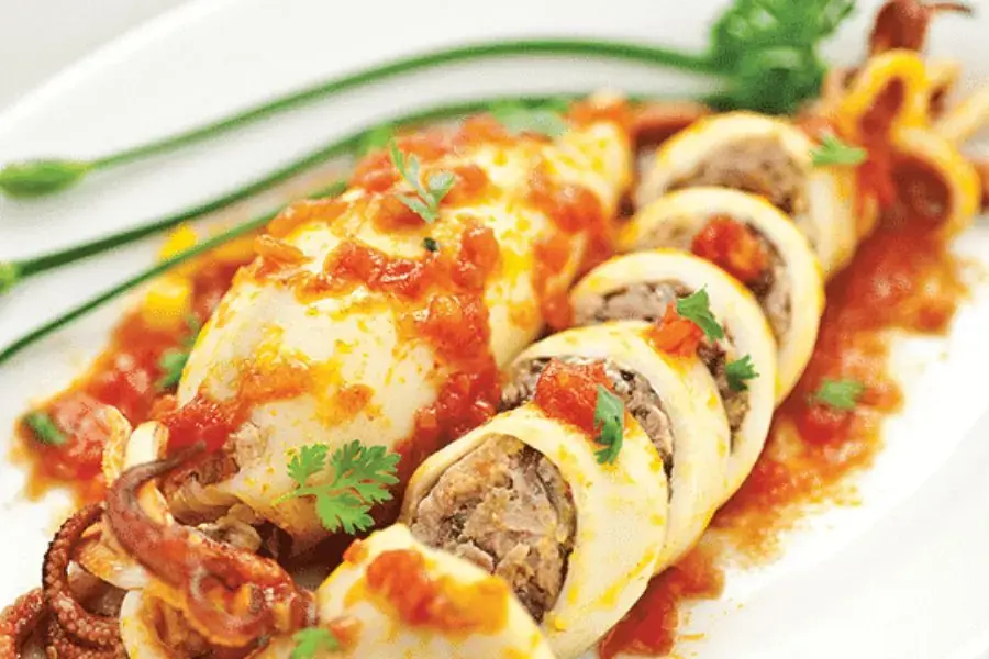 Mực nhồi thịt sốt cà - món ăn mặn cho ngày nắng nóng