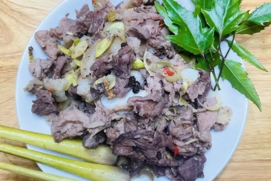 Thịt nai hấp gừng sả sẽ giúp giữ được vị ngọt tự nhiên từ thịt nai