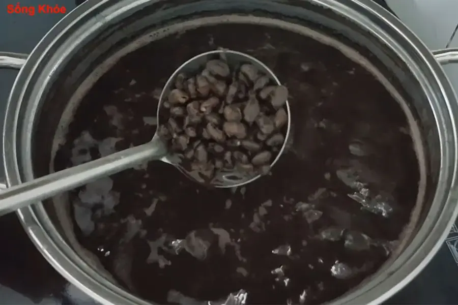 Nấu chè đậu đen