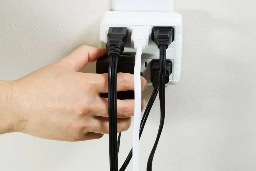 Không nên sử dụng ổ cắm của điều hòa chung với các thiết bị khác.