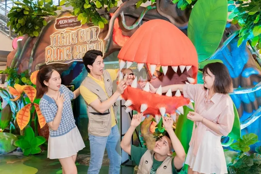 Aeon Mall Long Biên được biến tấu thành các địa điểm chụp hình ngộ nghĩnh cho trẻ em vẫn cảm thấy thích thú nhưng không quá sợ hãi.