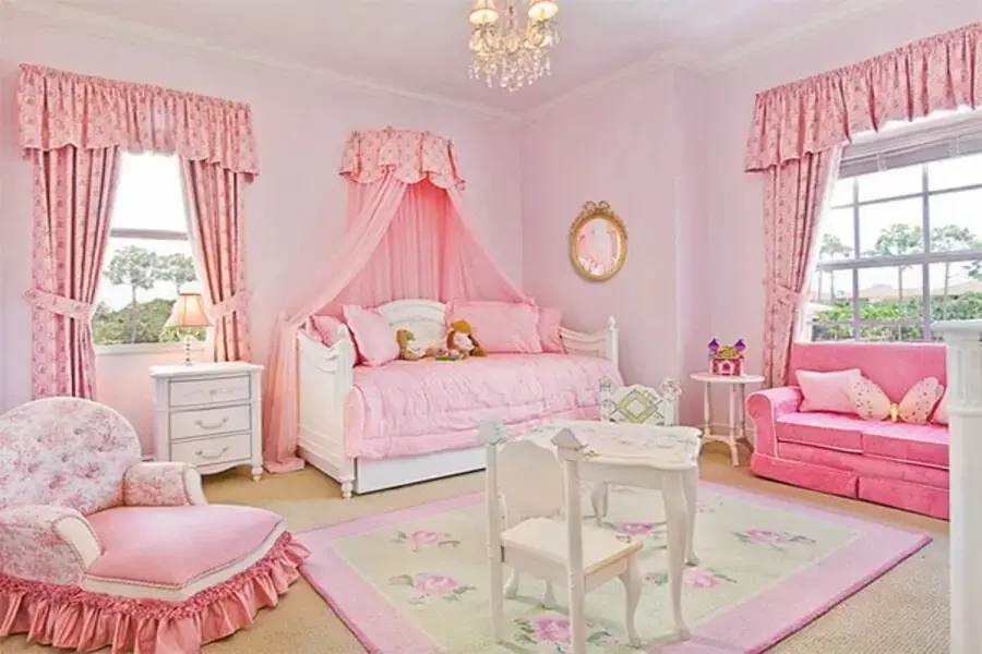 Phòng ngủ màu hồng phong cách công chúa sang trọng