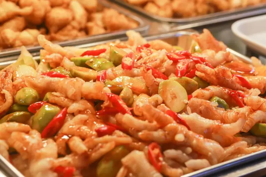 Chân gà ngâm sả tắc.