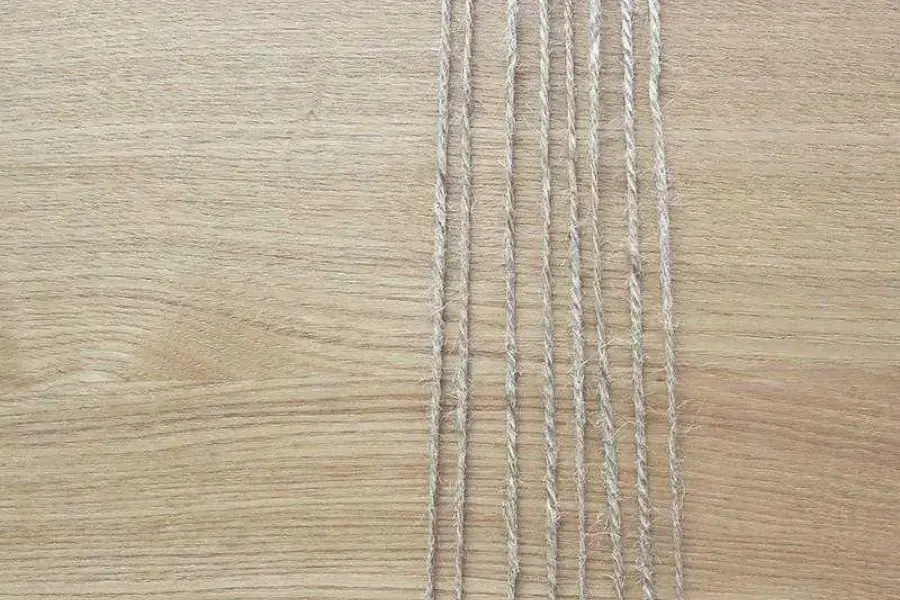 Chuẩn bị sẵn 8 đoạn dây.