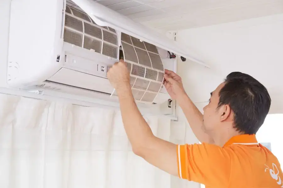 Vệ sinh điều hòa định kỳ để tránh xảy ra lỗi