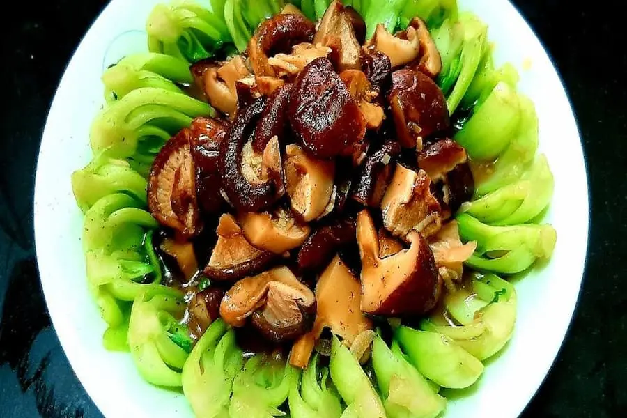 Cải ngọt xào nấm đông cô.