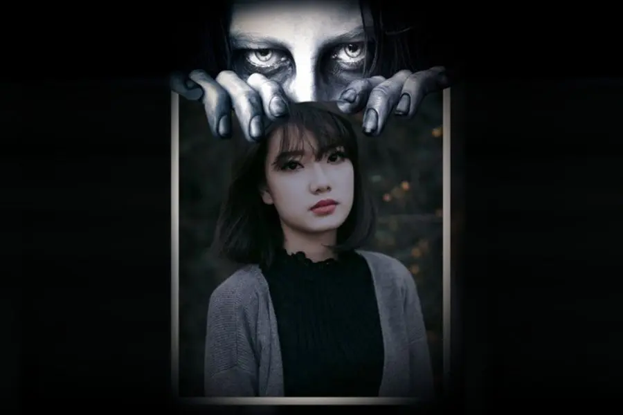 Khung ảnh hình mắt phù thủy.