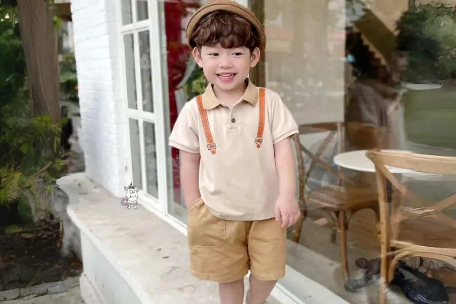 Quần áo và phụ kiện Trung Thu giúp bé thoải mái vui chơi, đồng thời tạo điểm nhấn đáng yêu cho dịp Rằm tháng Tám.