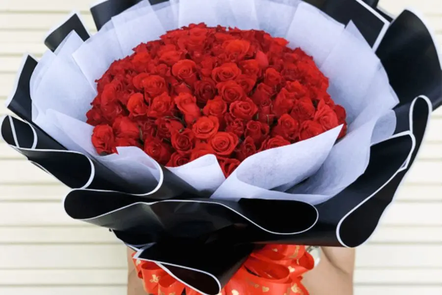 Hồng đỏ là ngôn ngữ của tình yêu và không bao giờ lỗi thời.