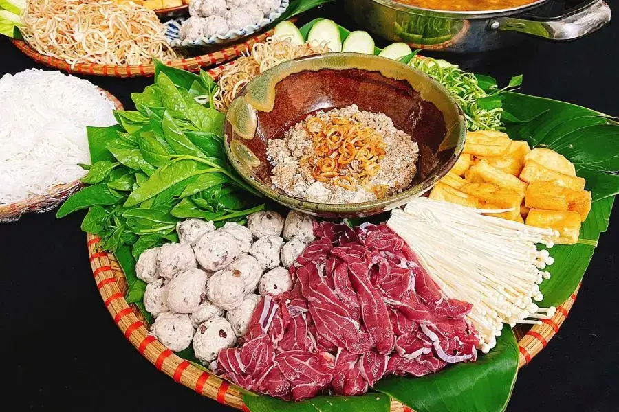 Nối lẩu riêu cua bắp bò nóng hổi, đầy đủ dinh dưỡng