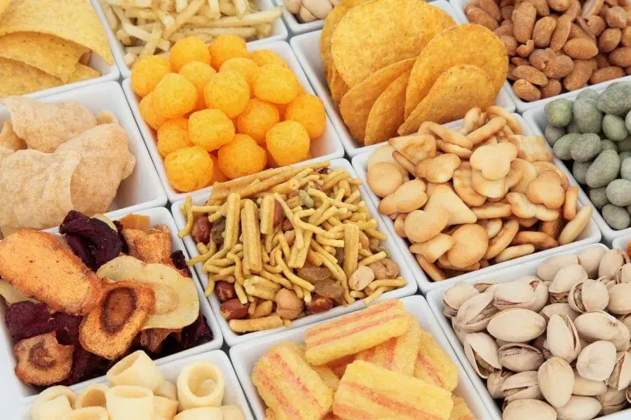 Nói không với đồ ăn vặt nhiều đường, muối, chất béo,...