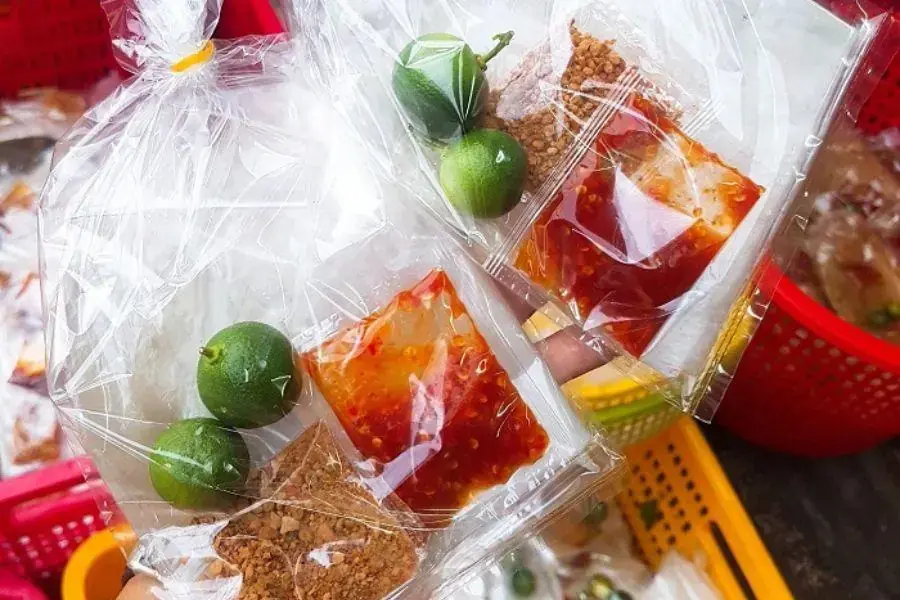 Món bánh tráng tắc cuốn miệng