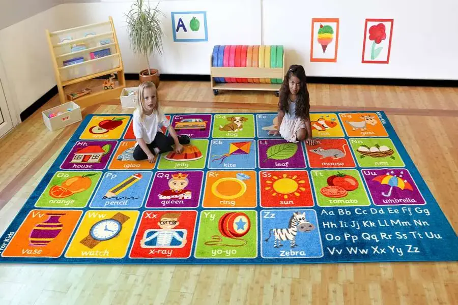 Các thảm xốp có nhiều màu sắc khiến trẻ thích thú 